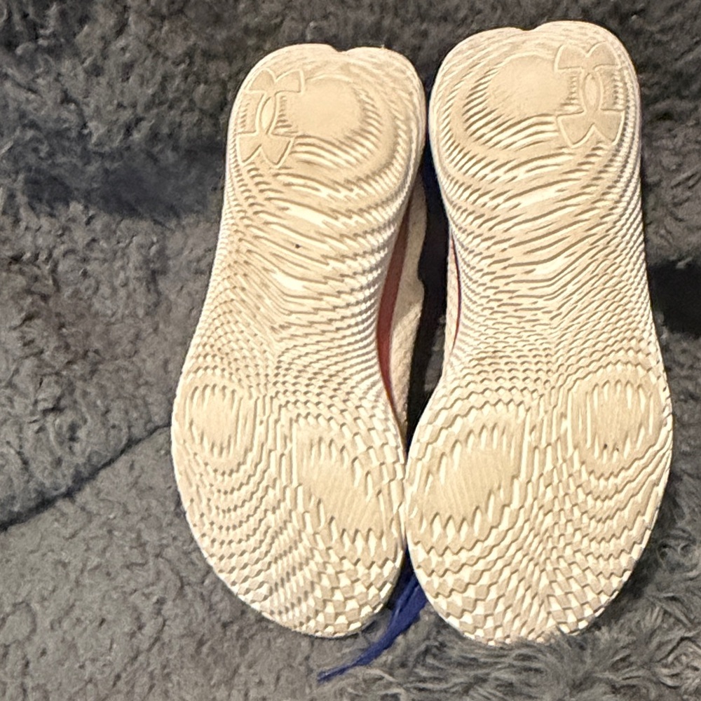 Under Armour Cream and Blue Athletic Shoes - Picture 4 of 8